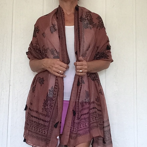 NEW YORK & COMPANY BROWN TASSEL FRINGE BLANKET SCARF NWT - Picture 5 of 10